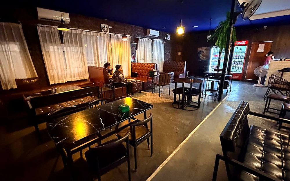 มุมที่นั่งจริงภายใน Easychill